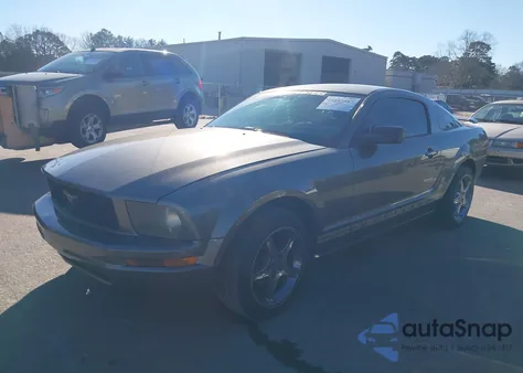 2005 Ford Mustang V6 Deluxe/V6 Premium z USA, uszkodzony, nr VIN 1ZVFT80N755163876